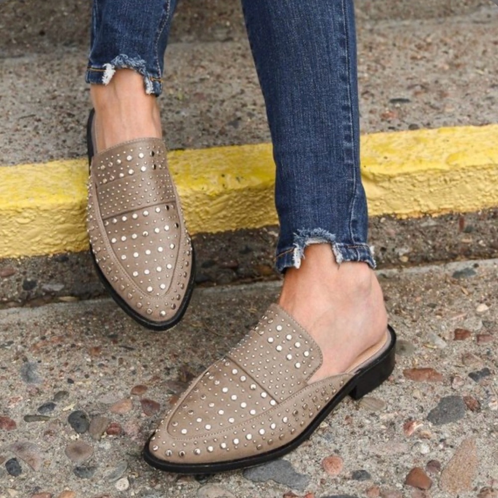 BEAST FASHION || Richie Studded Tan Loafers. Sz. 8